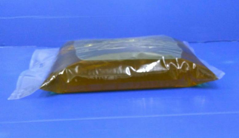 3kg Oil Laminated Center Flat Seal Bag with Punch Two Holes Handle 1.jpg