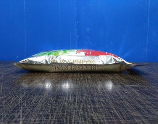 5kg Laminated 3 Side Seal Bag with Plastic Handle 1.jpg